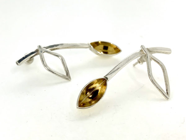 Gold pods earrings